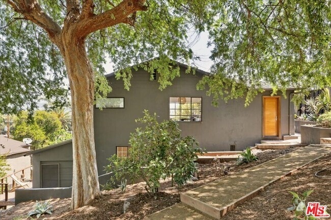 Building Photo - 2467 Silver Ridge Ave Rental