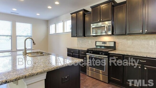 Photo - 213 Begen St