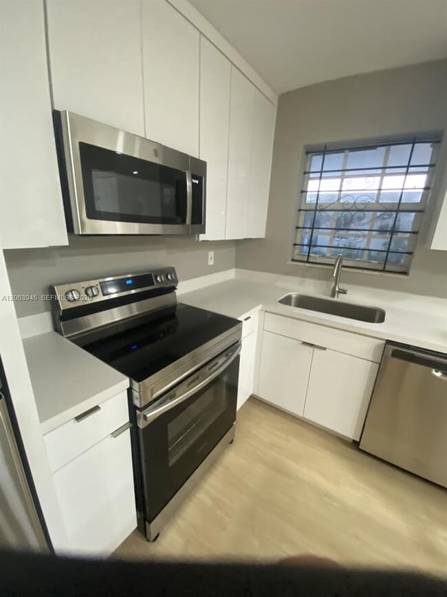 Photo - 217 NW 48th St Unit 2