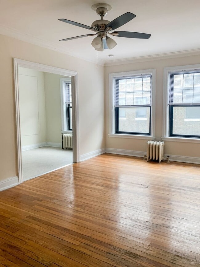 Photo - 522 W Briar Pl