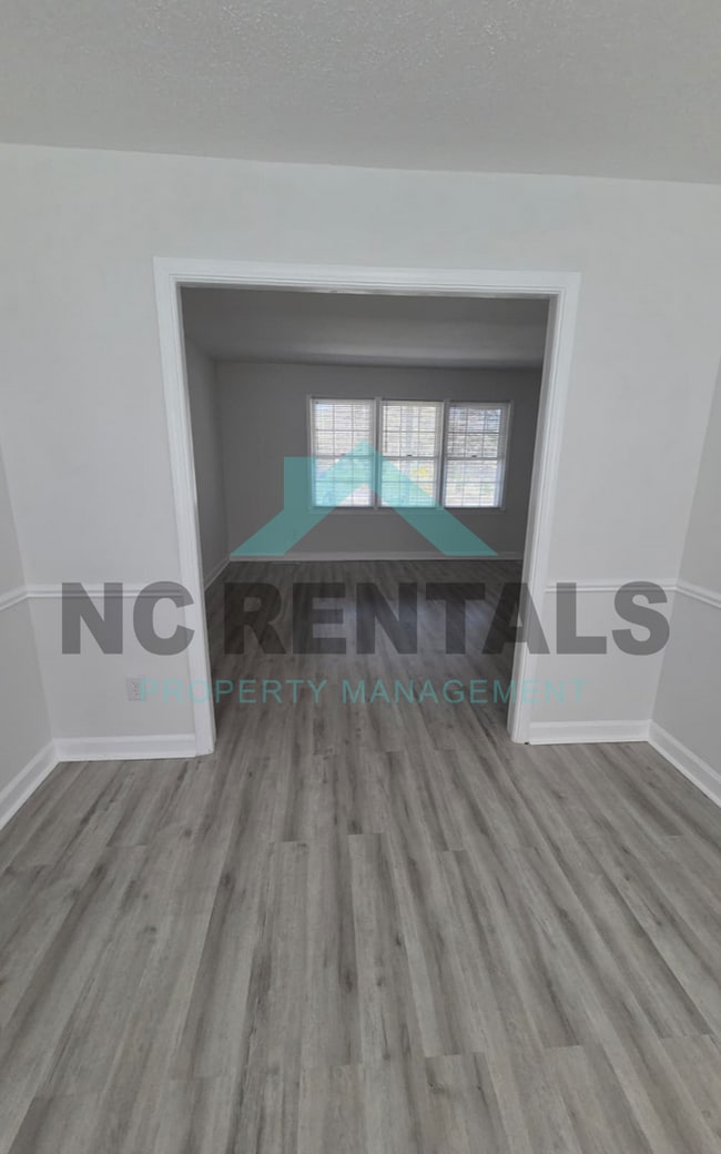 Photo - 2300 Carlford Rd