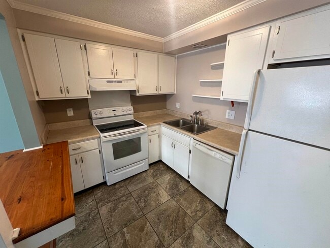 Photo - 2262 Foster Dr