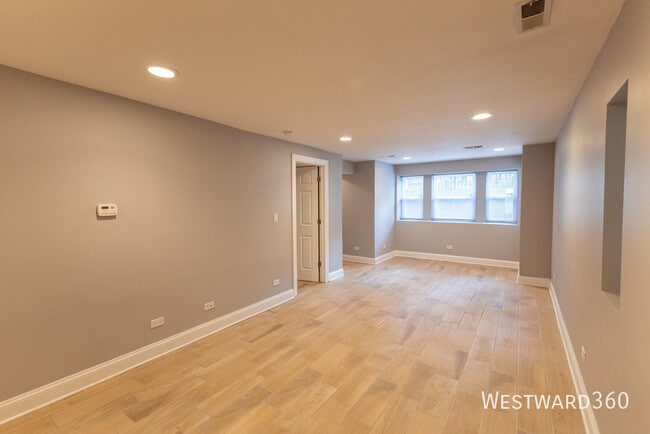 Photo - 1924 N Honore St Unit 1G