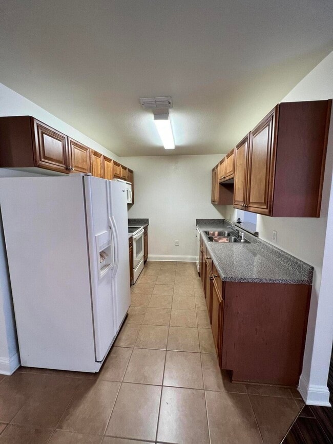 Photo - 555 Wingspan Way