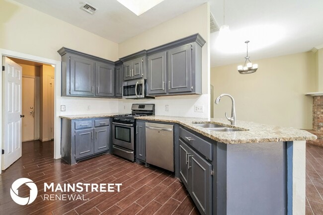 1808 Fairmont Ln