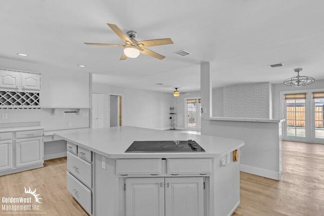 Building Photo - Modern 3Bdm 2Ba Meets Classic Charm with Pool Rental