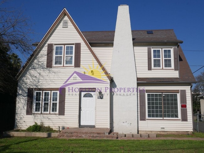 Building Photo - Remodeled 5 Bed 2 Bath 2,000 sqft home in North Sacramento