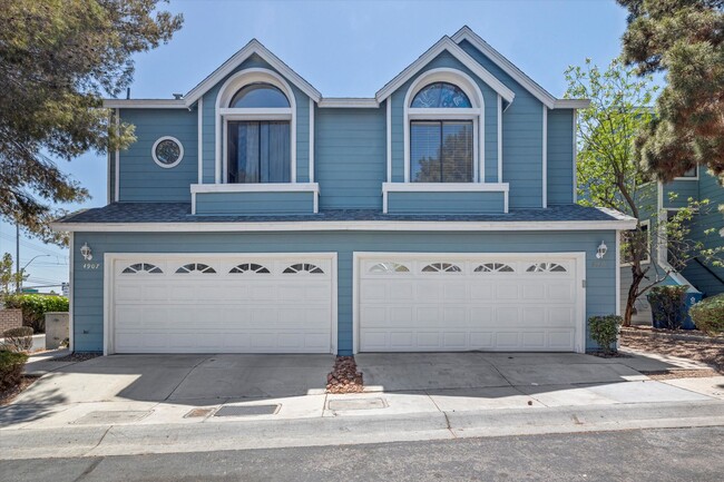 Photo - Centrally located Townhome/Fenced Yard