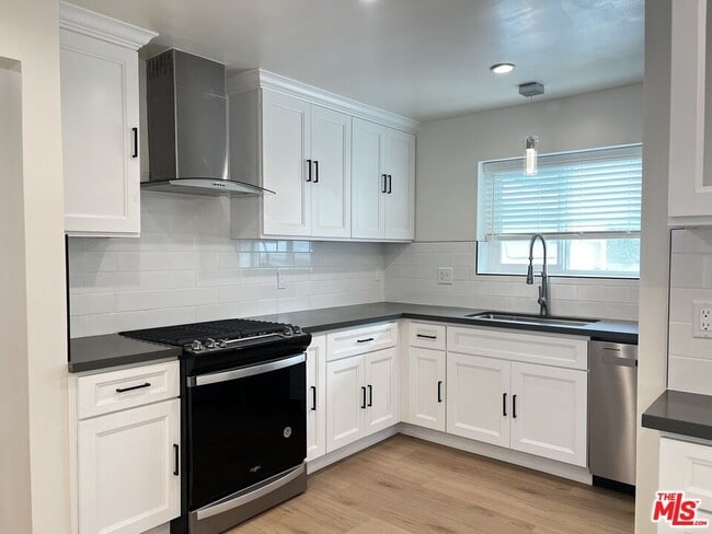13419 Zanja St