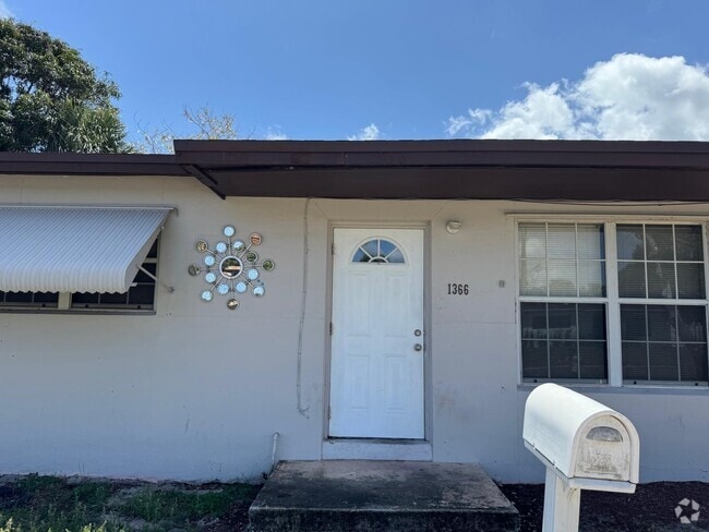 Building Photo - 1366 10th St Rental