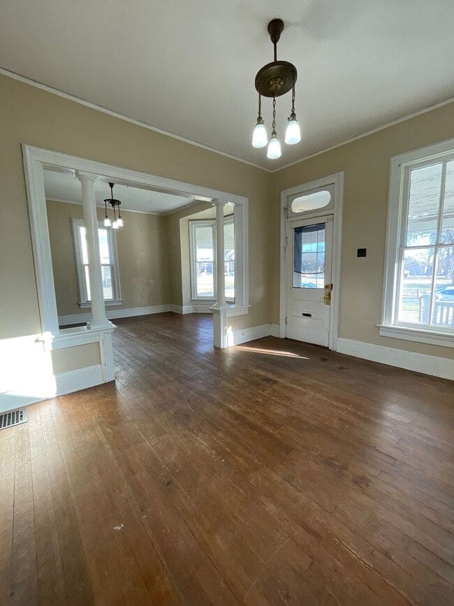 Photo - 1113 Constitution St