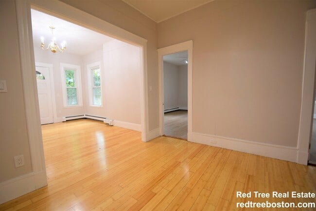 Photo - 24 St James St