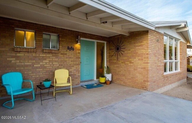 Building Photo - 442 N La Cholla Blvd