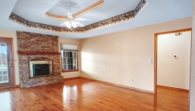 Photo - 308 W Aven Ave