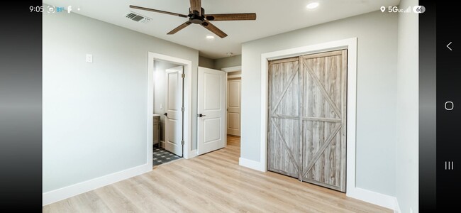 Photo - 324 W Live Oak Ln