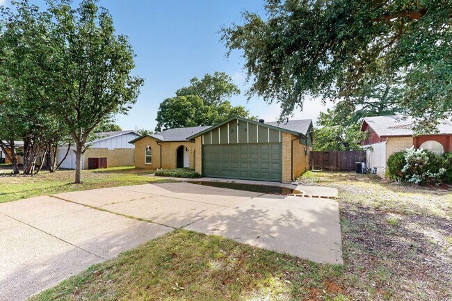 Photo - Arlington Gem Waiting On You!!!