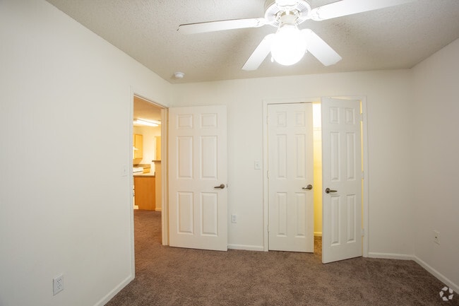 2BR, 2BA - 962 SF