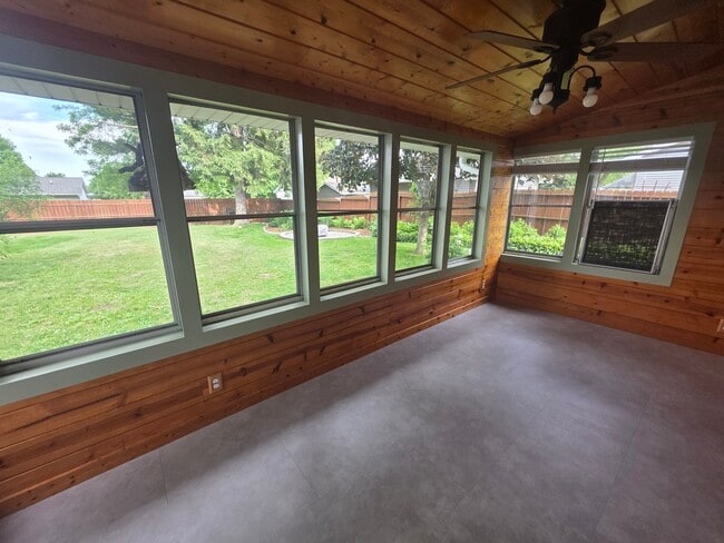 3 season porch - 546 Hubbell St
