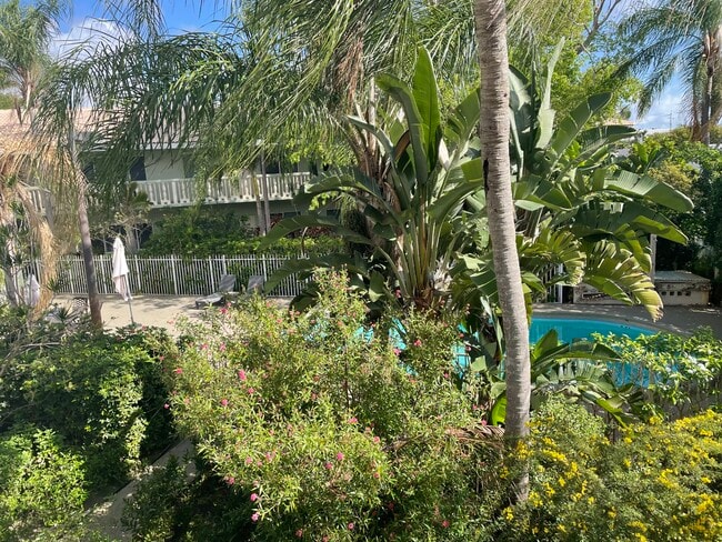 Building Photo - 1423 Holly Heights Dr Unit 12