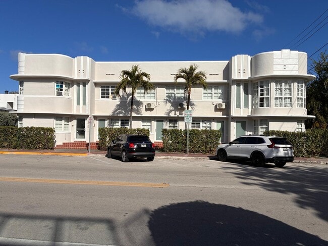 Building Photo - 1455 Michigan Ave Unit 19