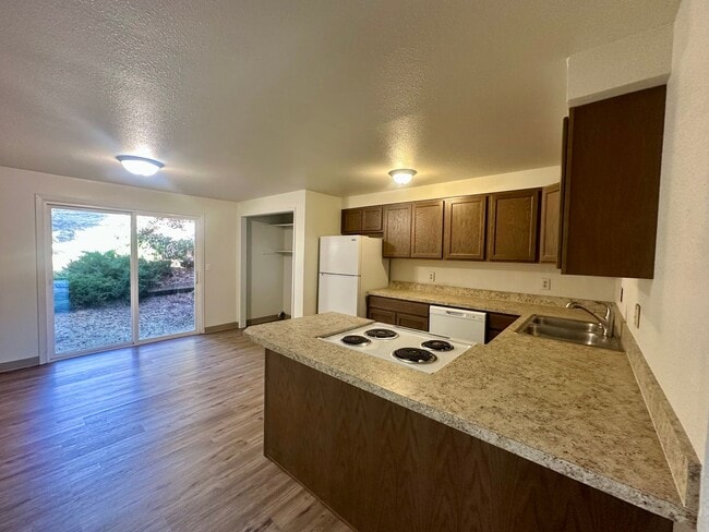 Building Photo - SPACIOUS 3-BEDROOM, 1-BATH APARTMENT IN MOYINA HEIGHTS