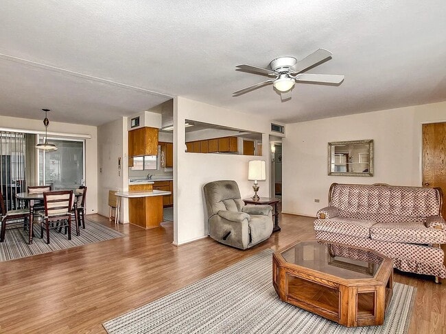 Photo - 323 N 55th St