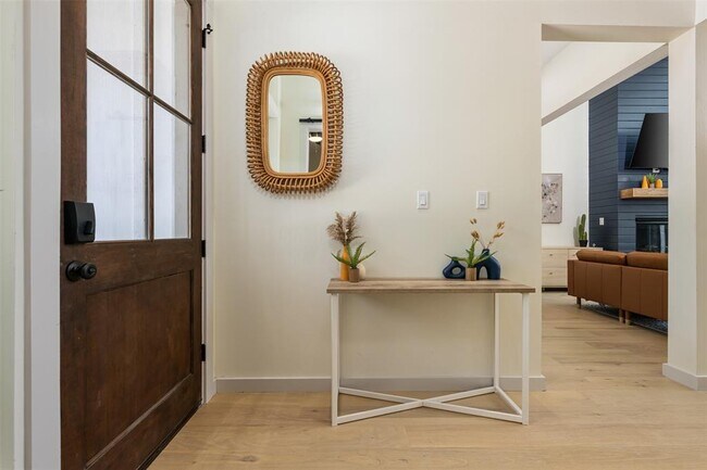 Photo - 1301 Scenic Cir