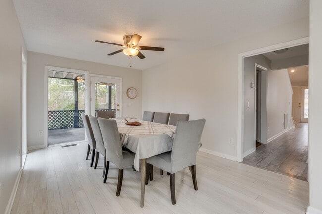 Photo - 5009 Emerald Dr