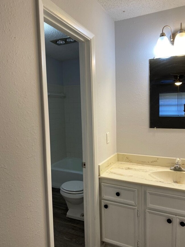 Photo - Spacious 4 Bedroom, 2 Bathroom over 1700 sqft. Duplex in Westridge!