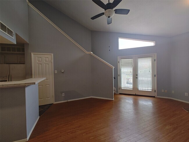 Photo - 10855 Meadowglen Ln Unit 928