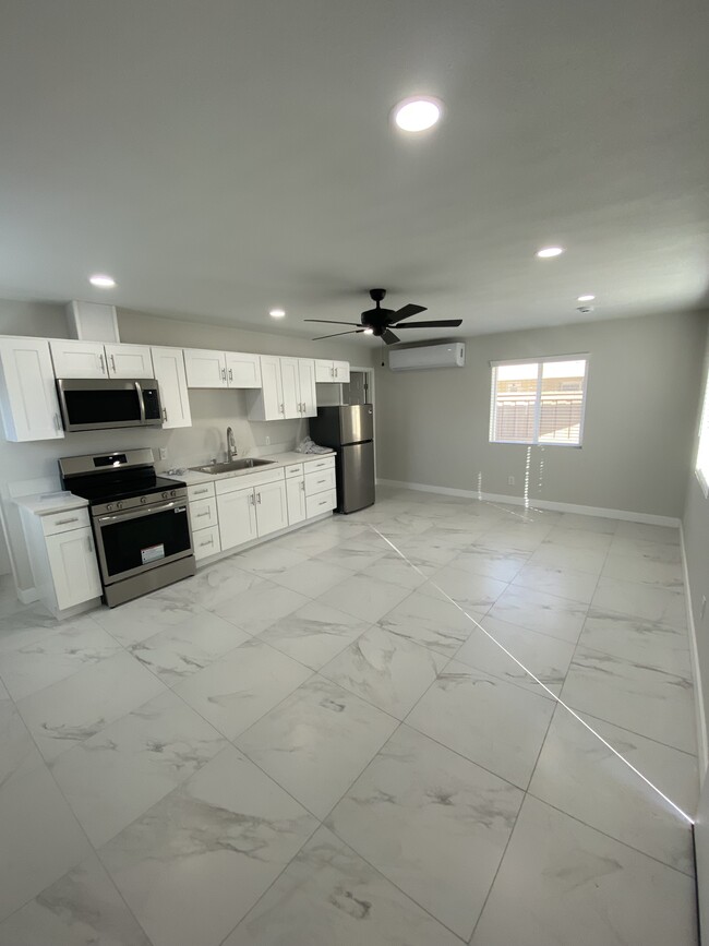 All electrical appliances. 2 ton mini split. - 697 S 5th St Unit 697 s 5th st Brawley CA