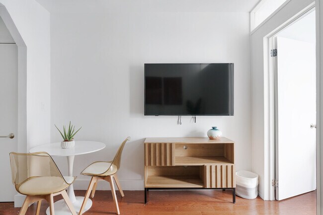 Photo - 444 W 48th St Unidad ID1022004P