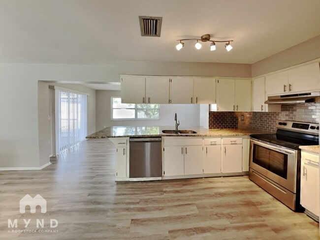 Photo - 7511 Hawthorn Dr