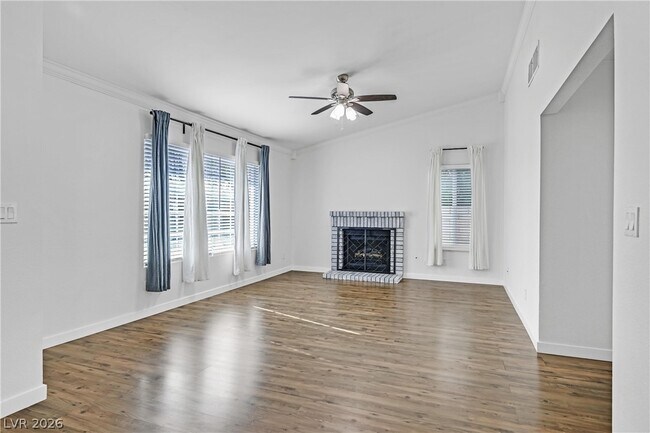 Photo - 592 Macbrey Dr