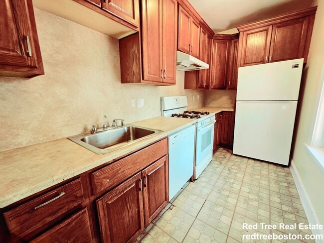 Building Photo - 243 Callender St Unit 2 Rental