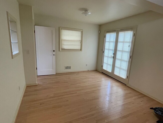 Photo - 5012 N Yale St