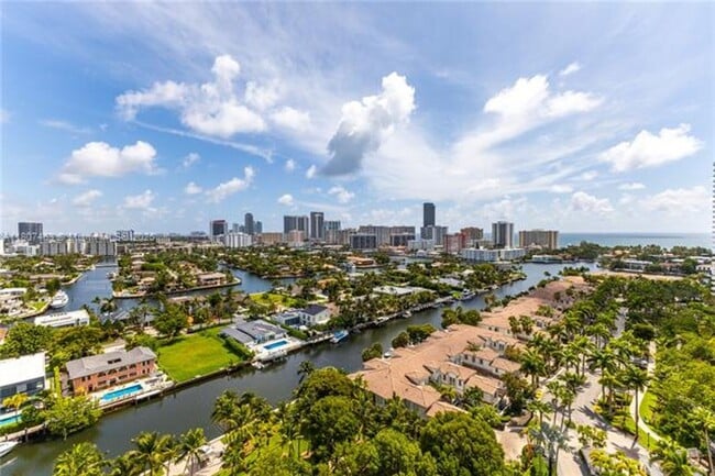 Building Photo - 3640 Yacht Club Dr Unit 3640 Yacht Club Dr  1805 Rental