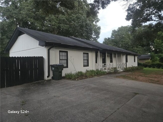 Photo - 1670 Christian Cir SE