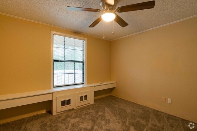 2BR, 1BA - 864SF