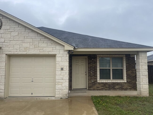 Building Photo - 1309 Vanguard Ln Unit 1309 Vanguard A