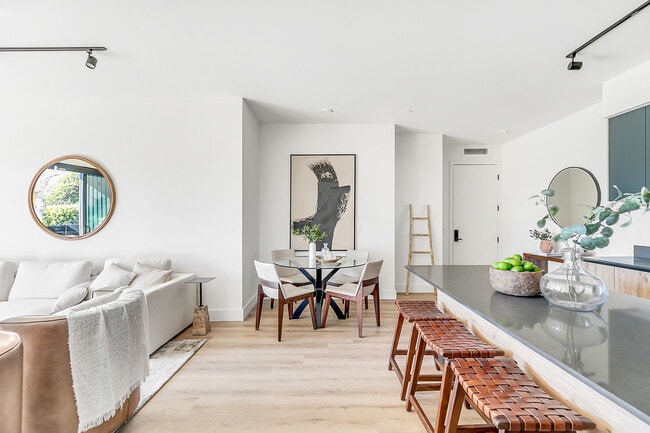 Burbank Blvd Residences