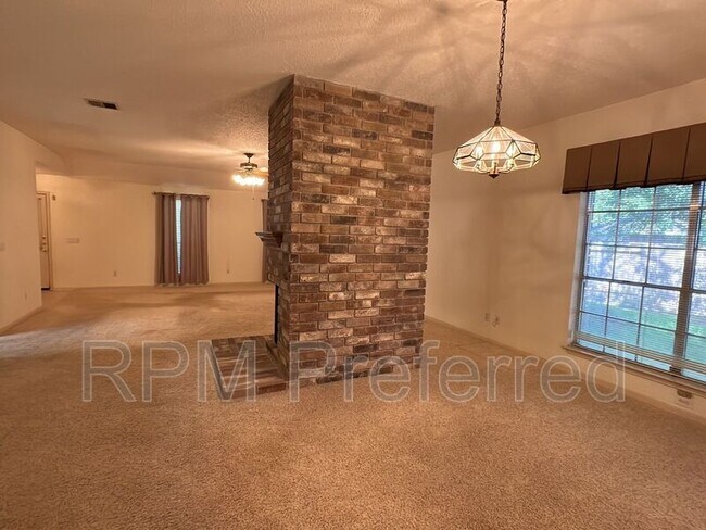 Photo - 507 Moggy Ct