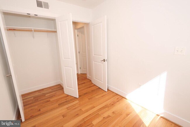 Photo - 4255 Eads St NE