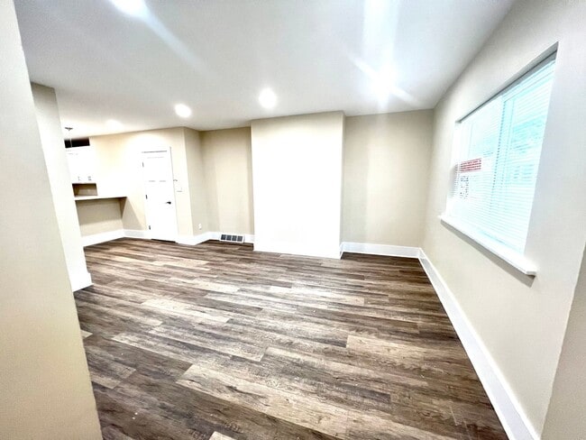 Photo - 933 - 320/322 Boggs Avenue Unit 322