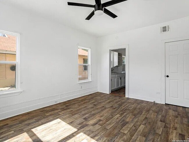 Photo - 2011 Cincinnati Ave Unit 4