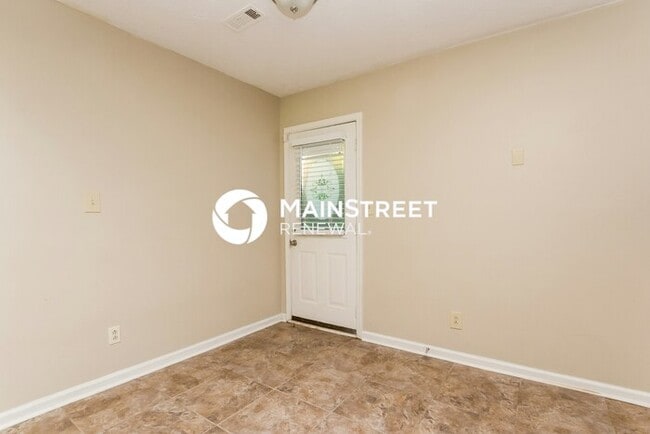 Photo - 3 Bedroom Pet-Friendly Home in College Park, GA with Main Street Renewal
