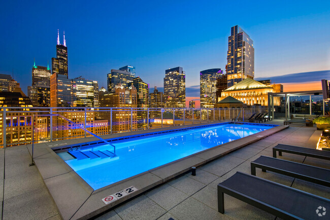 Building Photo - Env Chicago Rental