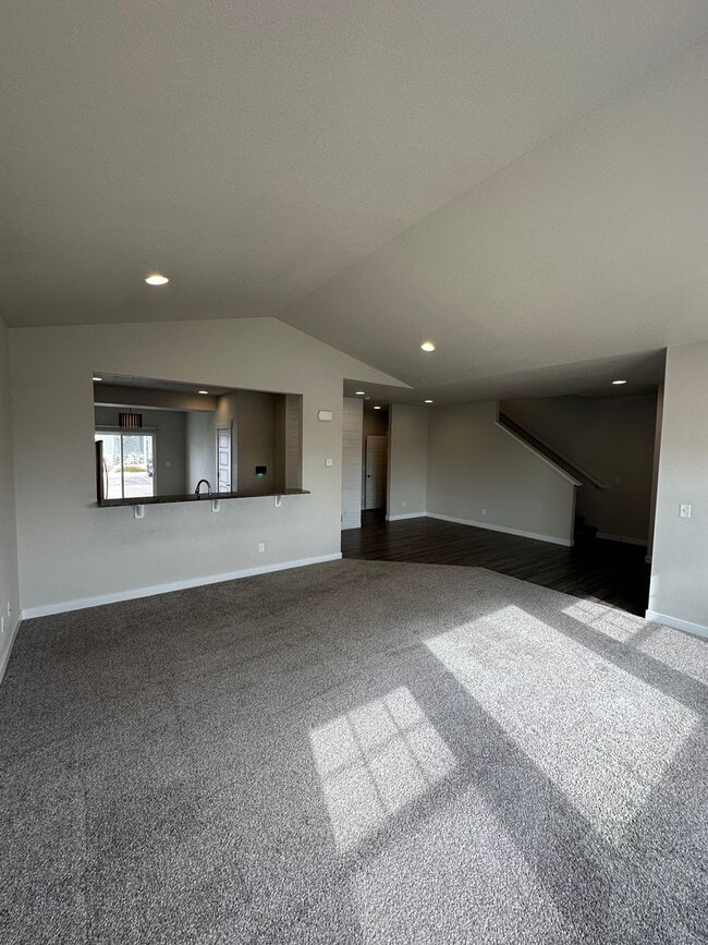 Photo - Amazing 3 bedroom townhome in Windsor!