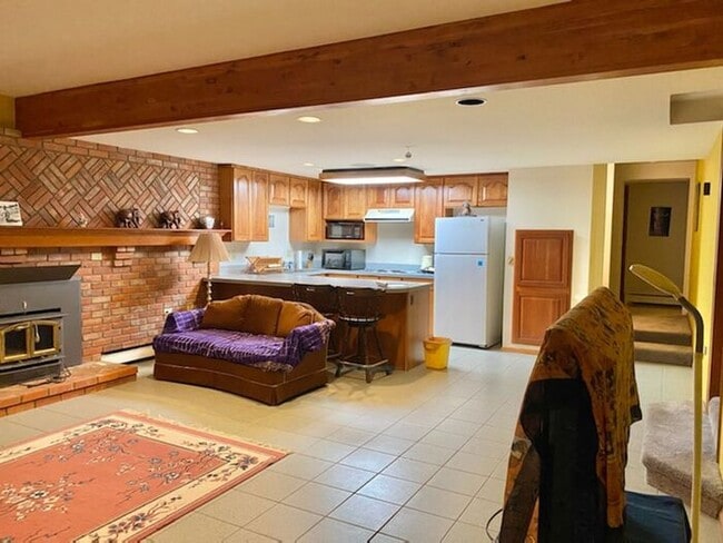 Spacious & Beautiful 1 Bedroom, 1 Bath Bas... - Spacious & Beautiful 1 Bedroom, 1 Bath Bas... House