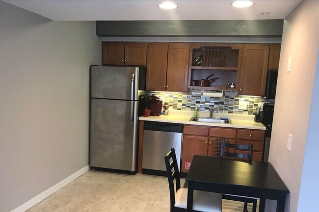 Waterfront Apartments (TCT 1600, LLC)